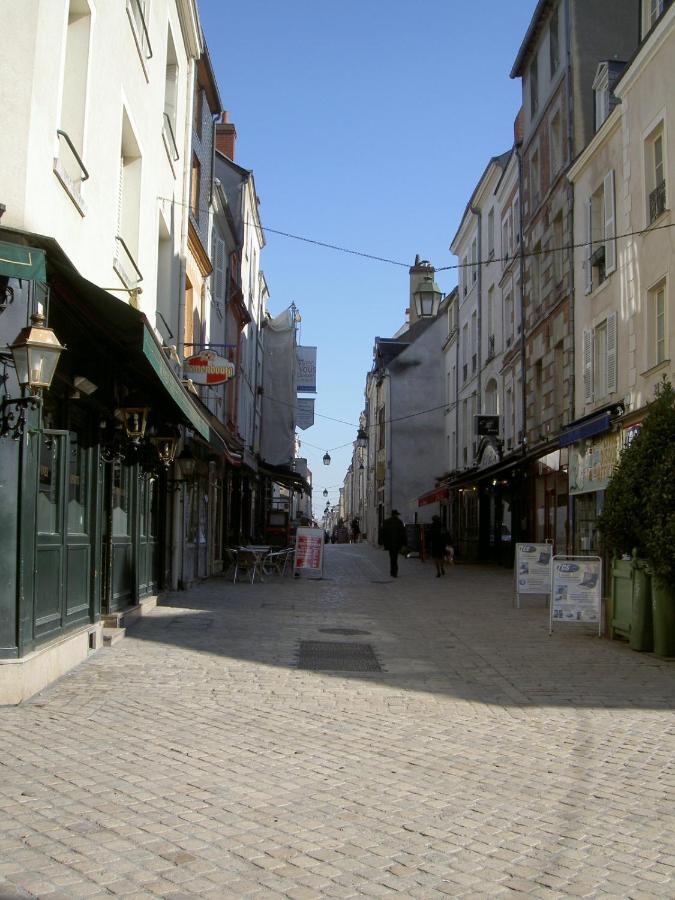 Porte Bourgogne Orléans Exterior photo